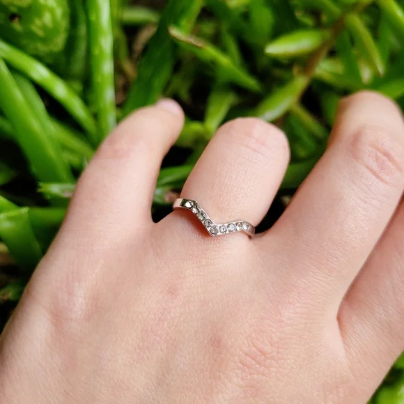 New Classic Silver Simple Dainty Silver Rhinestone Arrow Wishbone Ring, sz 5 - Picture 8 of 9